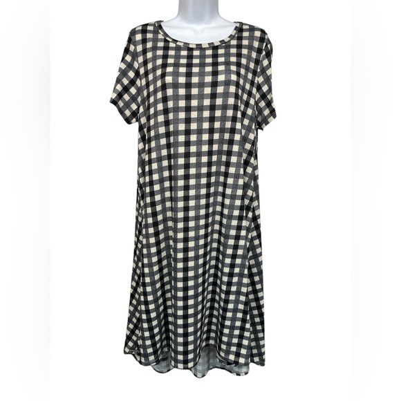 LuLaRoe Dresses & Skirts - LuLaRoe Carly dress size medium